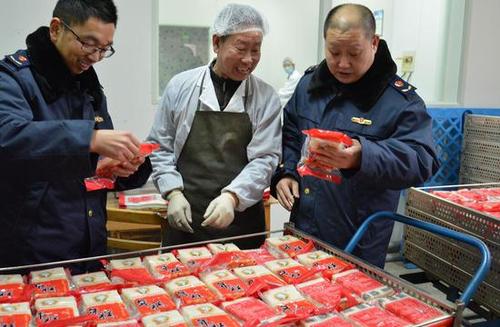 保障年货质量 天台县市监局开展食品生产环节专项检查
