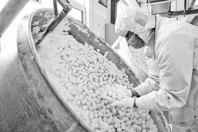 元宵节 食品生产企业加紧生产元宵
